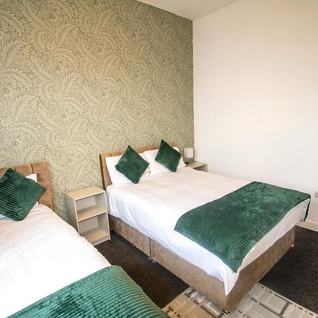 Ideal For Groups - 2 Bedroom Apartment - Free Parking, Transit Links, Close To Stadiums Manchester Kültér fotó