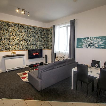 Ideal For Groups - 2 Bedroom Apartment - Free Parking, Transit Links, Close To Stadiums Manchester Kültér fotó