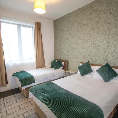 Ideal For Groups - 2 Bedroom Apartment - Free Parking, Transit Links, Close To Stadiums Manchester Kültér fotó