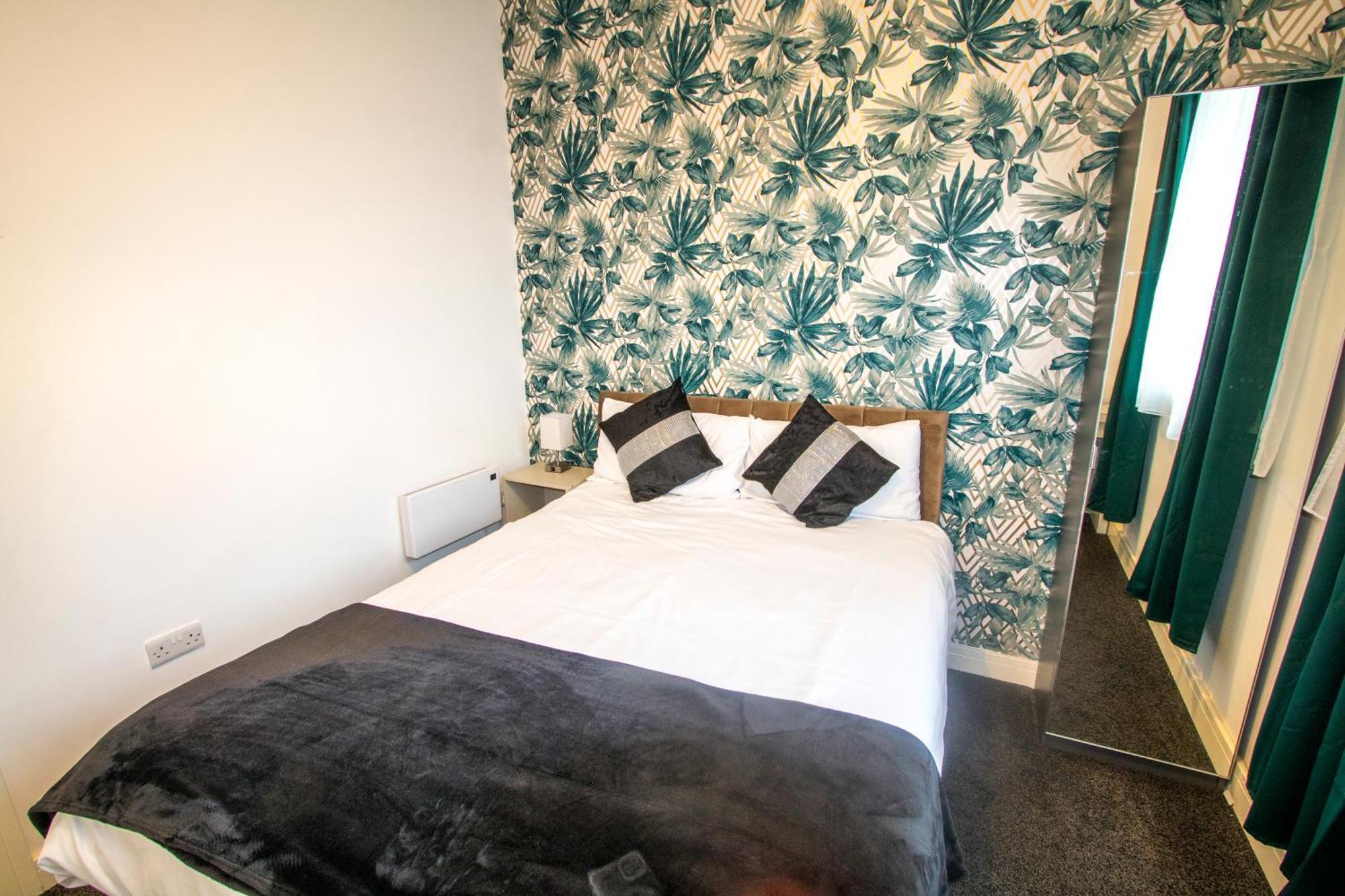 Ideal For Groups - 2 Bedroom Apartment - Free Parking, Transit Links, Close To Stadiums Manchester Kültér fotó