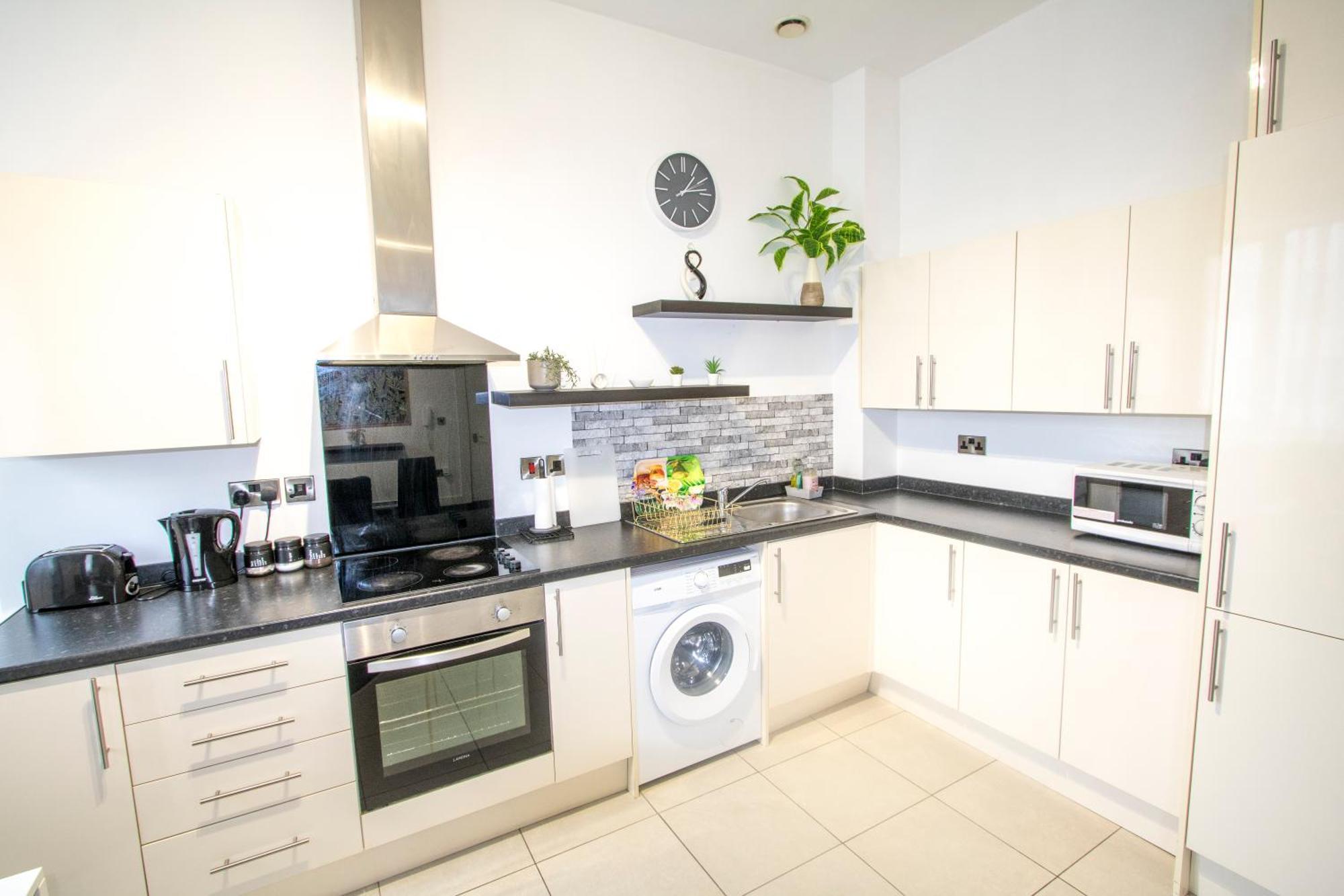 Ideal For Groups - 2 Bedroom Apartment - Free Parking, Transit Links, Close To Stadiums Manchester Kültér fotó